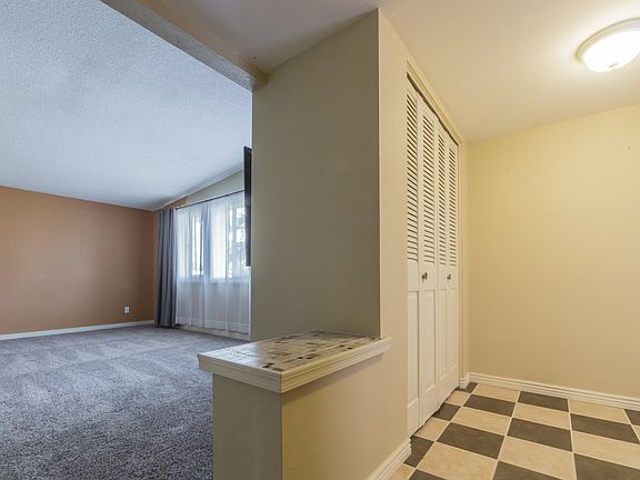 5th image of 3637 E Paradise Dr