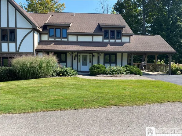 8239 Canterbury Dr, Clymer, NY 14724