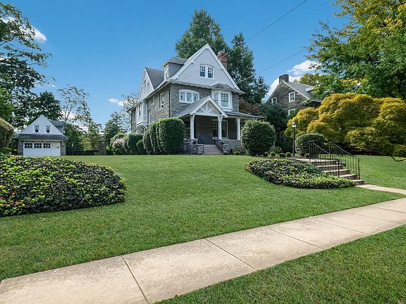 2nd image of 6430 Woodbine Ave