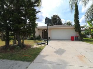 5750 Melaleuca Dr, Holiday, FL 34690