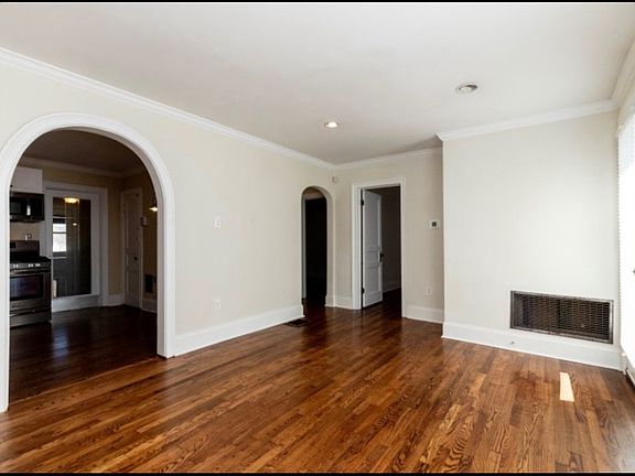 5th image of 913 W Eastland Ave