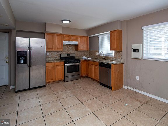 3rd image of 6909 Furman Pkwy