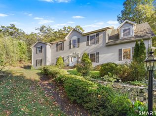 2 Abbey Lane, Newtown, CT 06470
