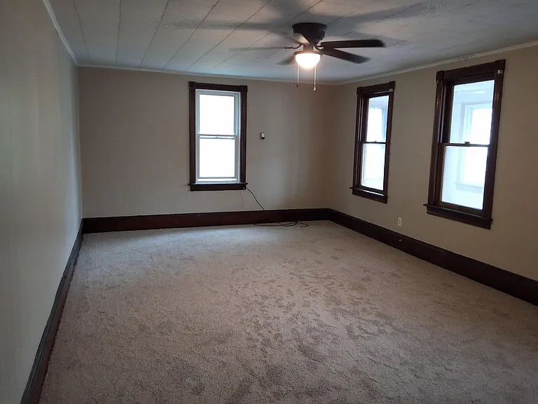 Living room-new carpet and repainted