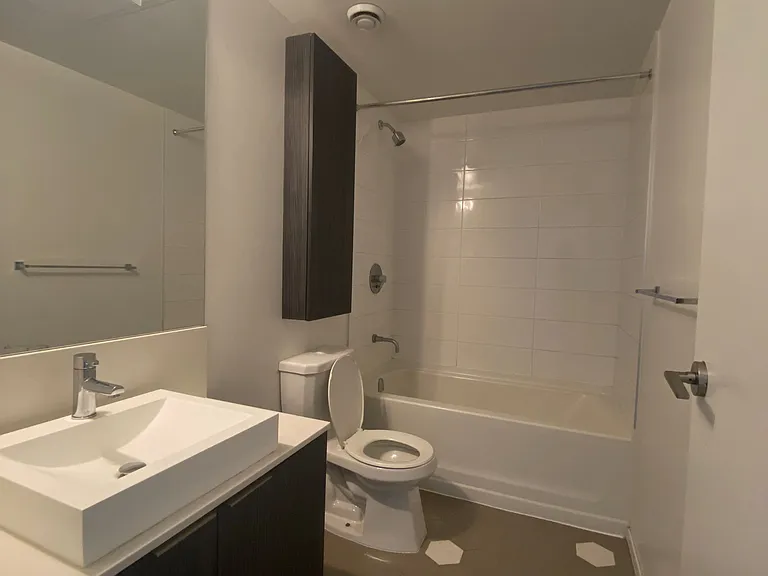 68 Shuter St #2709 — Photo 4
