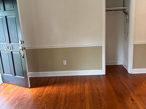 3rd image of 601 Linden Cir