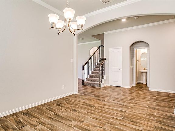 4th image of 2404 Prospect Park Ln