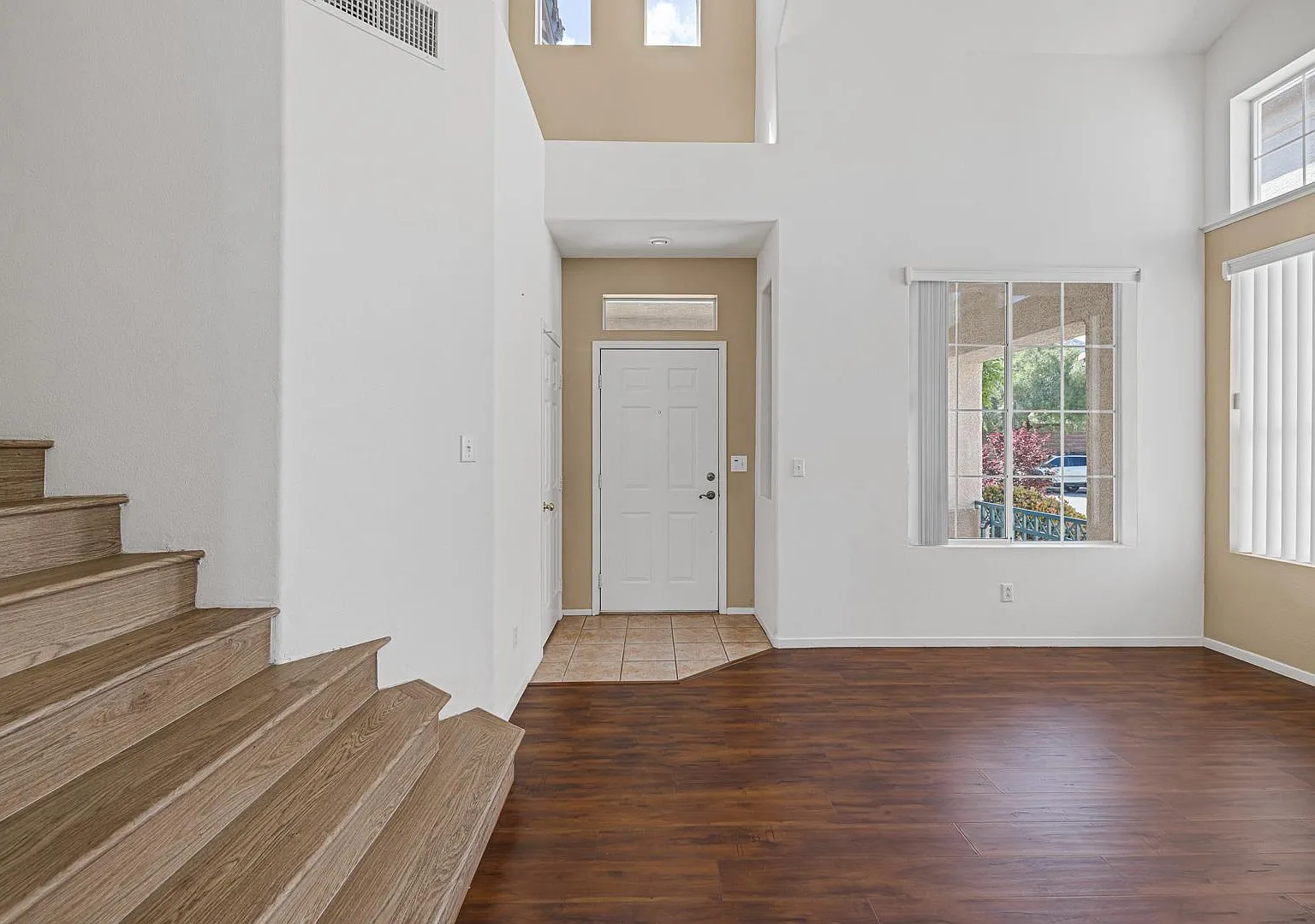 4 bed, 2.5 bath, 1708 sqft, $2,595 — Photo 4