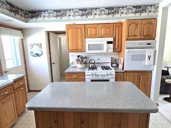 5th image of 415 Marywood Dr