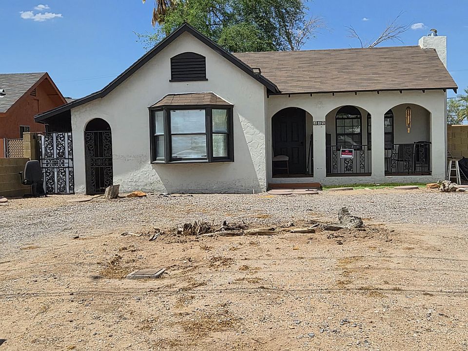 1st image of 204 E 9TH Street