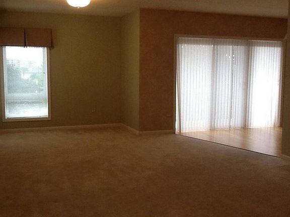 4th image of 365 Graceland Ave Unit 402