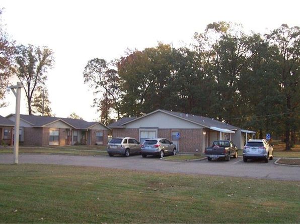 303 East Ave, Hooks, TX 75561