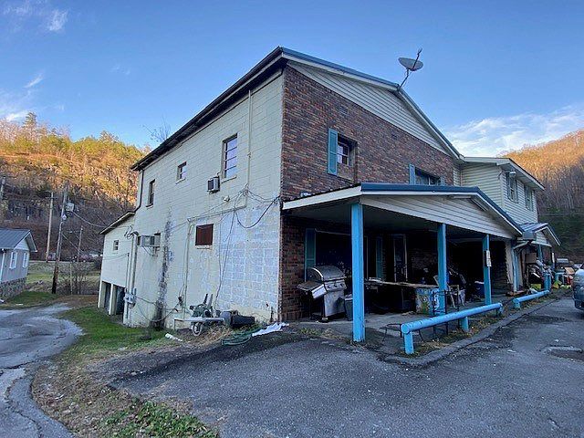 2nd image of 8876 State Highway 610 W