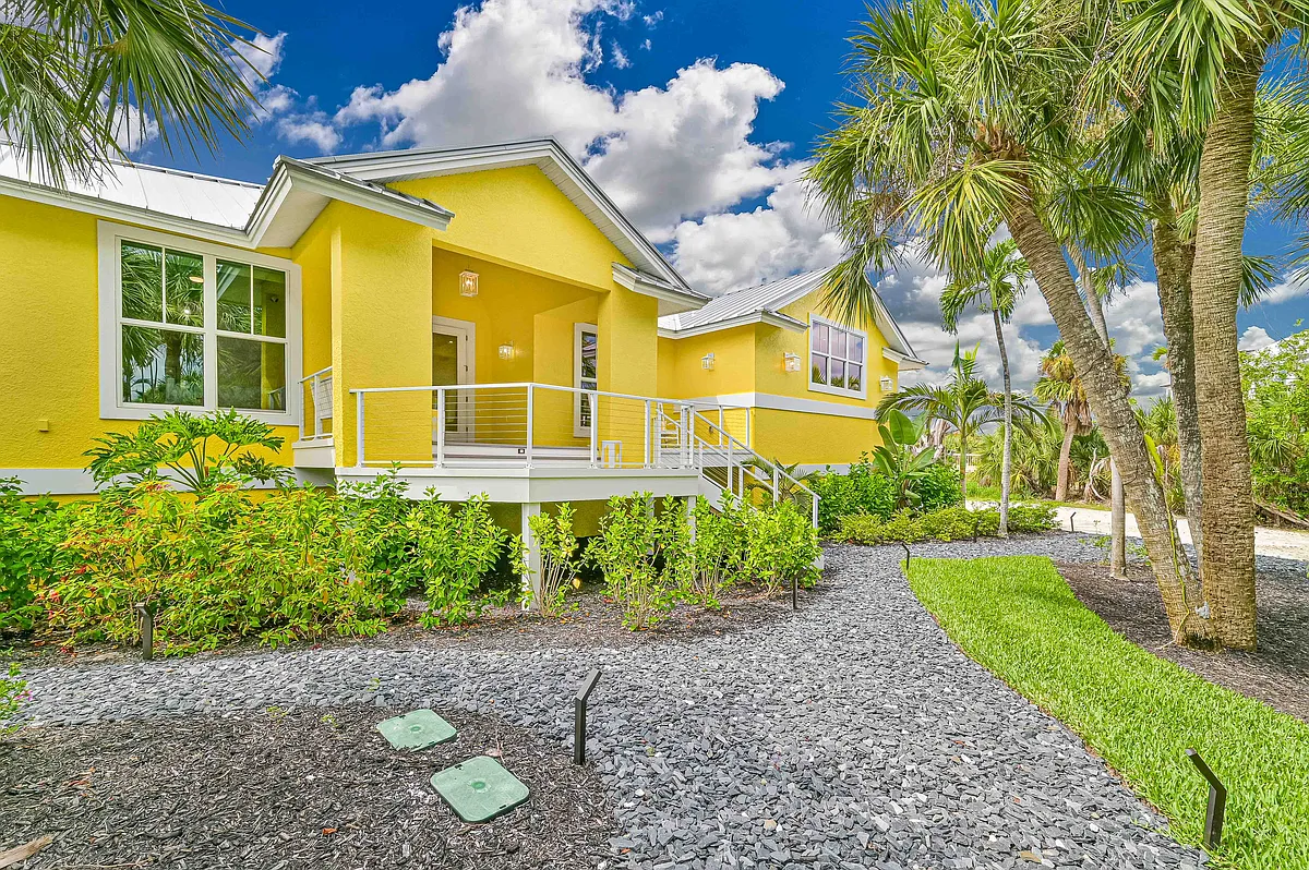 Front view of the house - 335 Cowry Ct