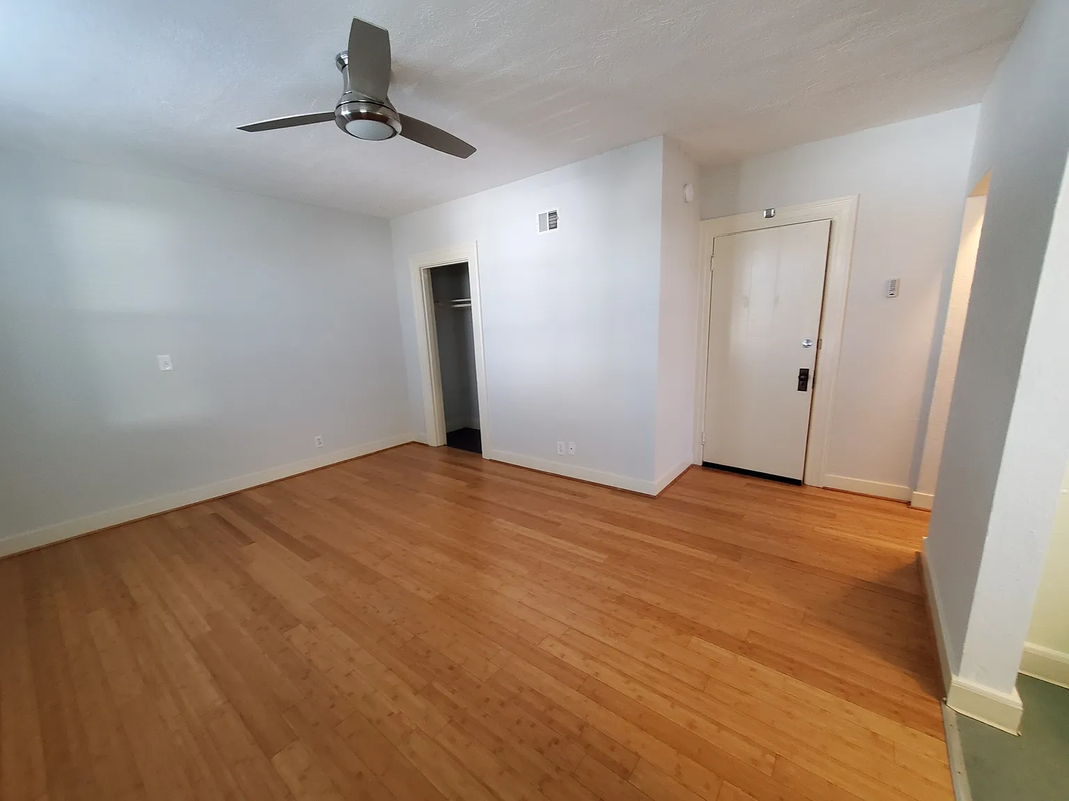Studio, 410 sqft, $1,395 — Photo 2