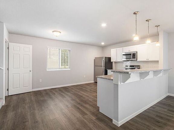 4th image of 2219 Macatawa Ln