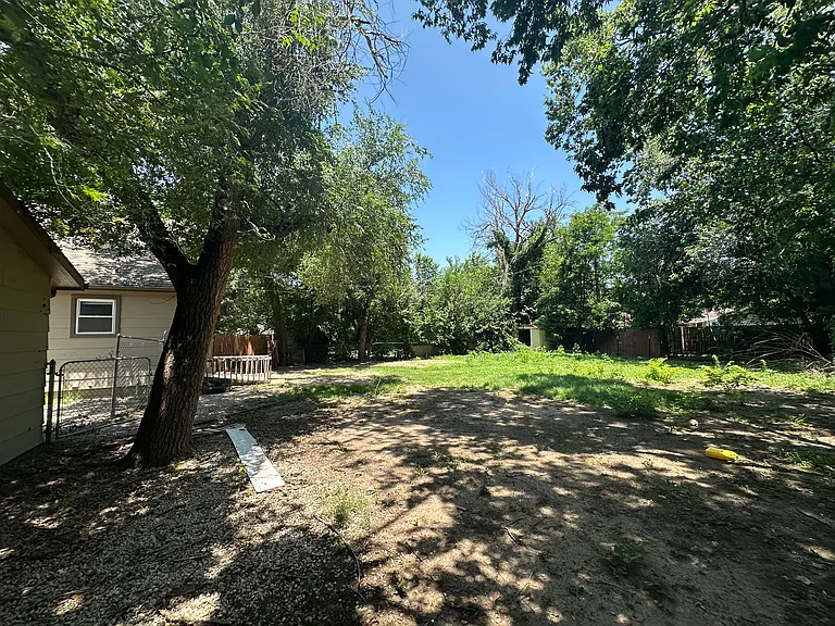 748 S Poplar St — Photo 15
