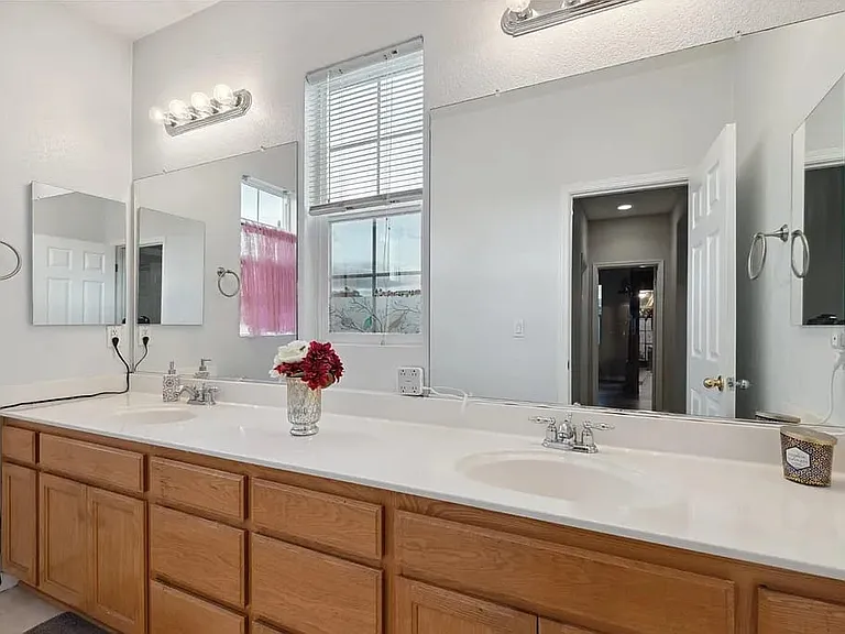 Upstairs second full bath