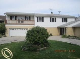 34646 Jefferson Ave, Harrison Township, MI