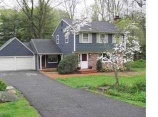 32 Woodfield Rd, Katonah, NY 10536