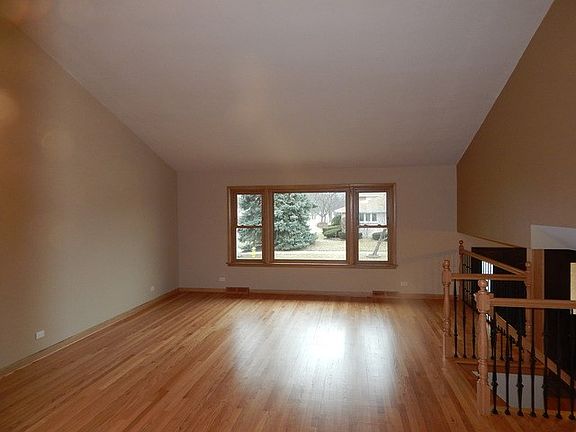 5th image of 8259 N Western Ave