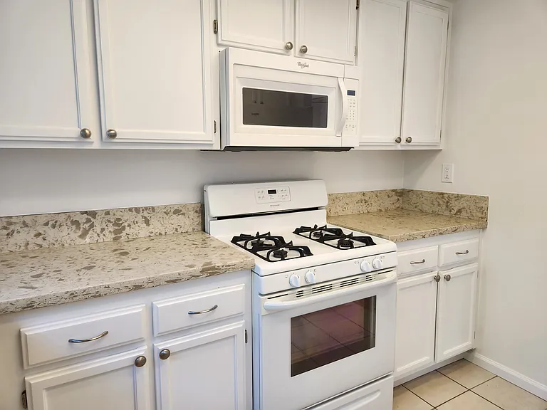 2179 Zinfandel Ave — Photo 7