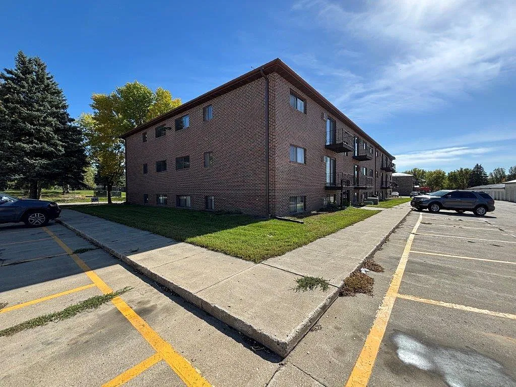 Cedar Apartments — Photo 2