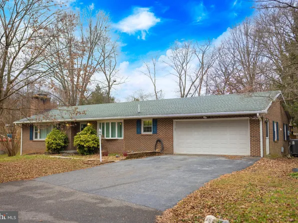 26 Bittersweet Dr, Hagerstown, MD 21740