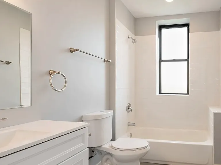 1859 W Chicago Ave #4F — Photo 5