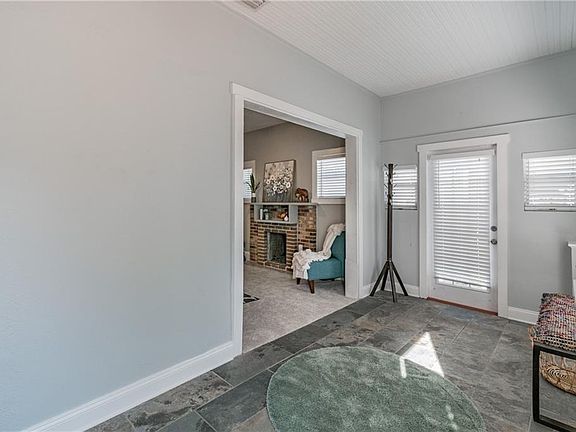5th image of 315 W Chelsea Ave