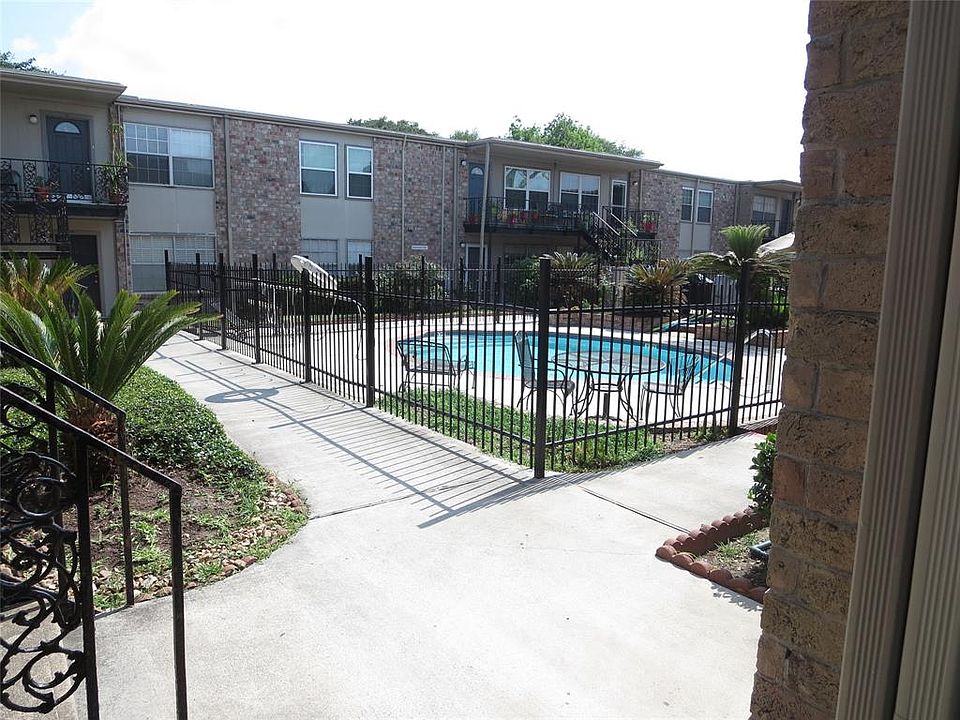 1st image of 5550 N Braeswood Blvd APT 32