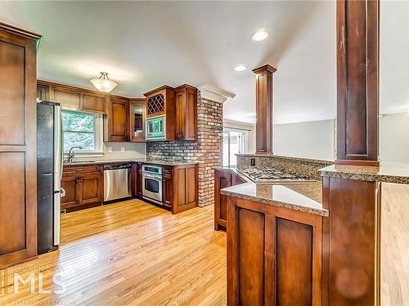 5th image of 591 Hillandale Cir