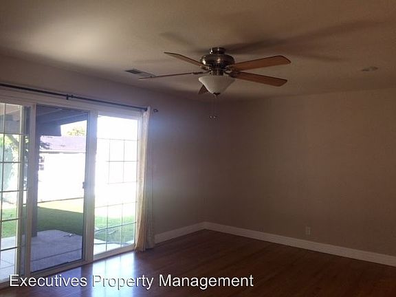 5th image of 511 Village Circle Dr