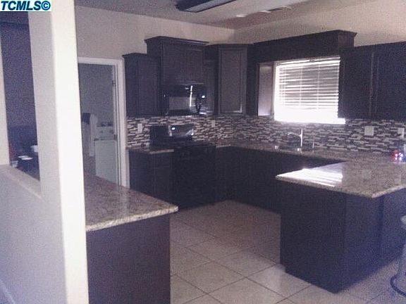 3rd image of 1021 E Tulare Ave