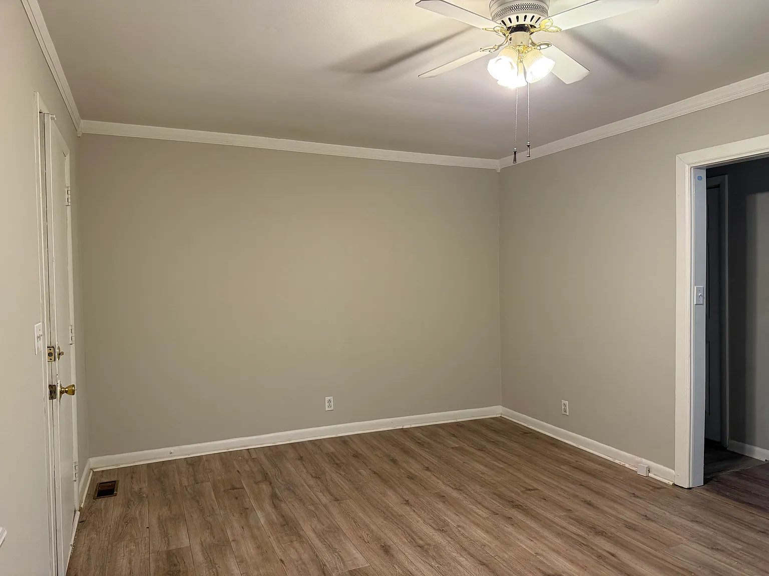 2 bed, 1000 sqft, $1,420 — Photo 4
