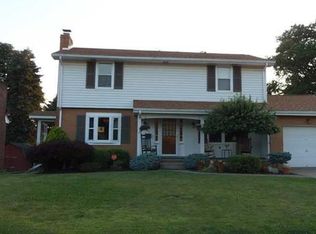 428 Wedgewood Dr, Lower Burrell, PA 15068