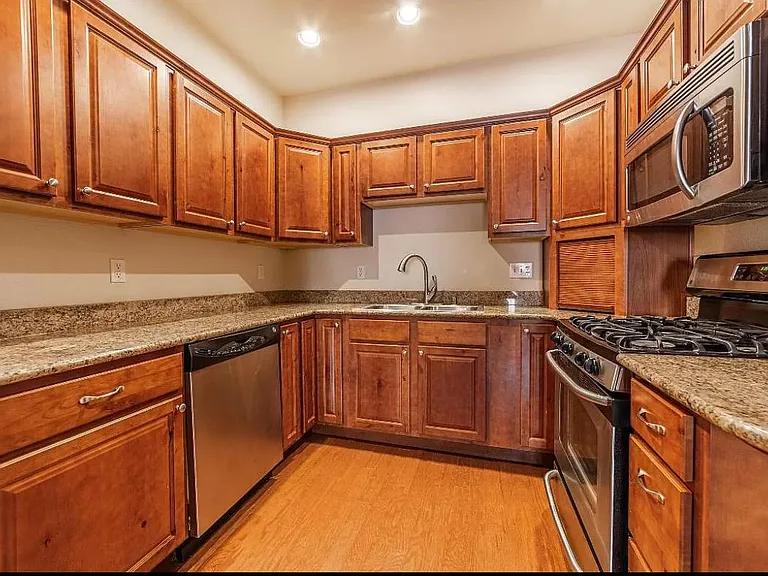 Silverleaf Dr — Photo 4