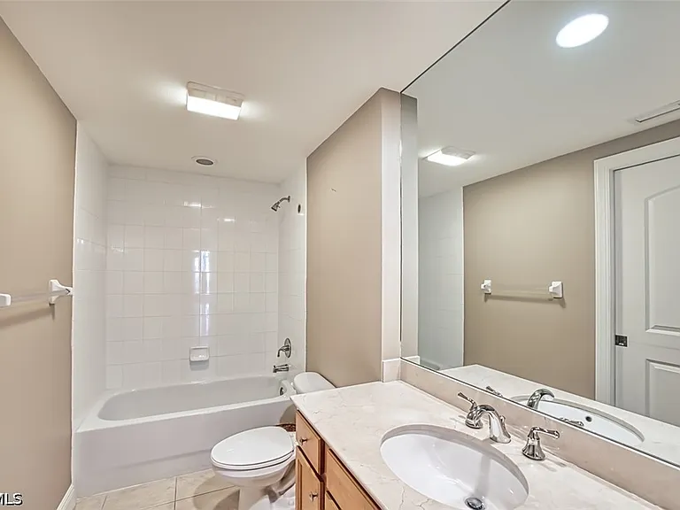 2090 W 1st St #G1607 — Photo 36