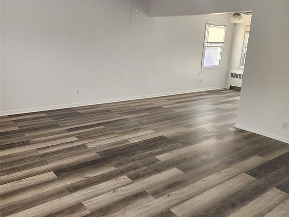 2nd image of 30 Iroquois Pl