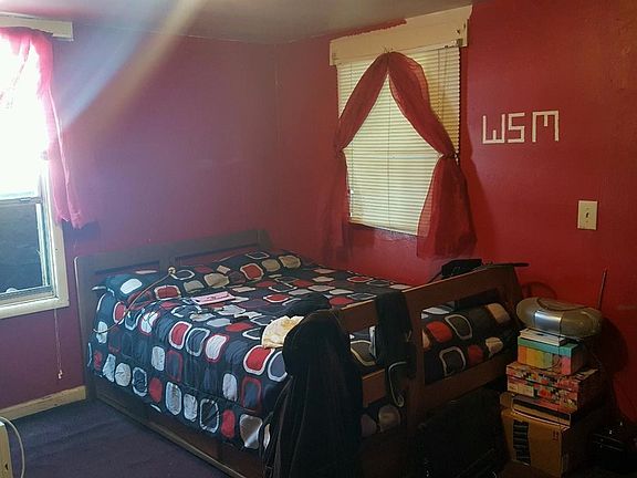 3rd image of 925 Watson Ave