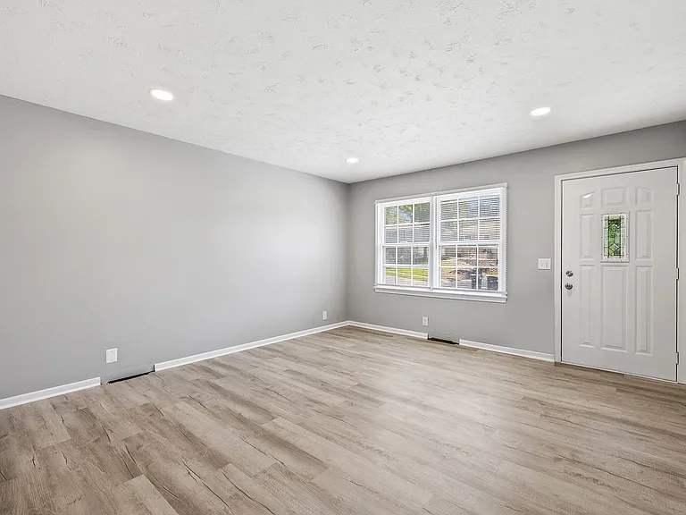5508 S 122nd St — Photo 7