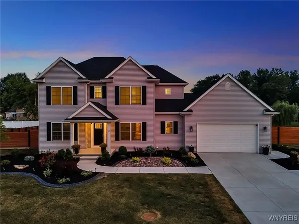 10 Wentworth Dr, Orchard Park, NY 14127