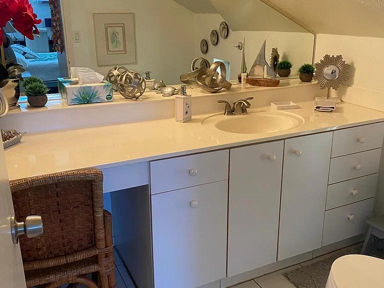 Half bath in master bedroom. Tile floor, sitting area, lots of counter space, mirrored wall's.
