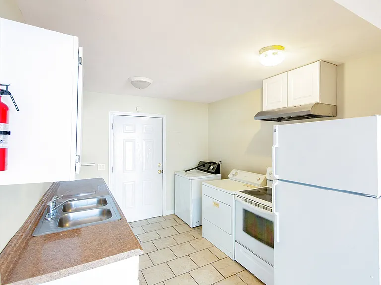 1017 Wade Ave #B — Photo 3
