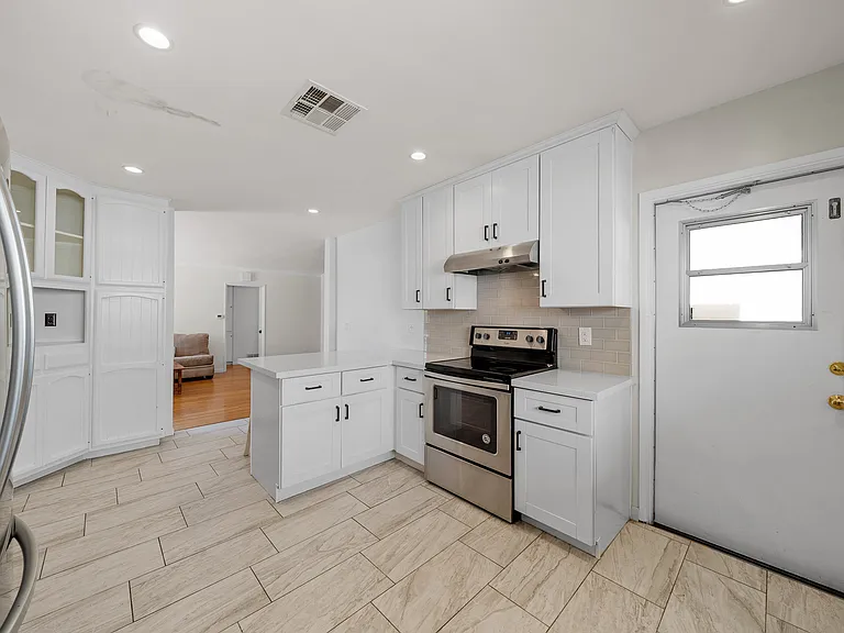 5658 Mary Lane Dr — Photo 22