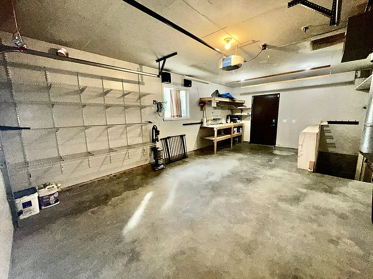 10840 Delta Cir — Photo 16