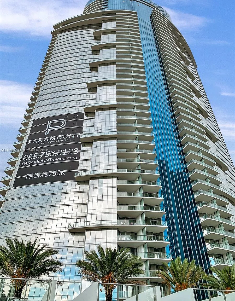 Paramount Miami Worldcent — Photo 1