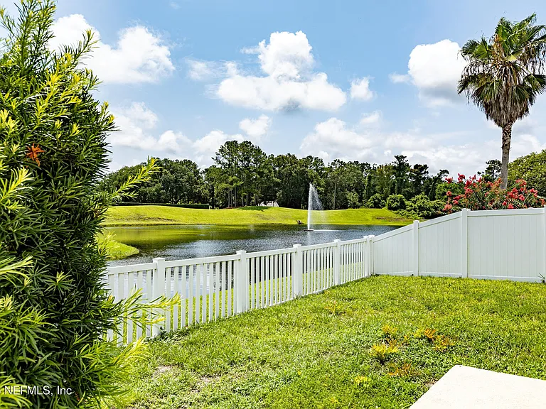 4635 Forest Glen Ct — Photo 15