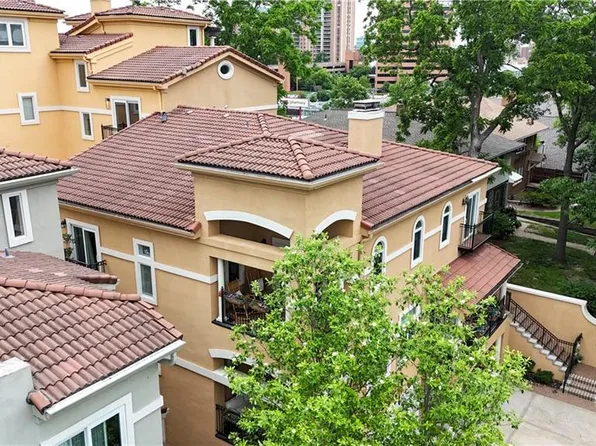 5038 Walnut St, Kansas City, MO 64112
