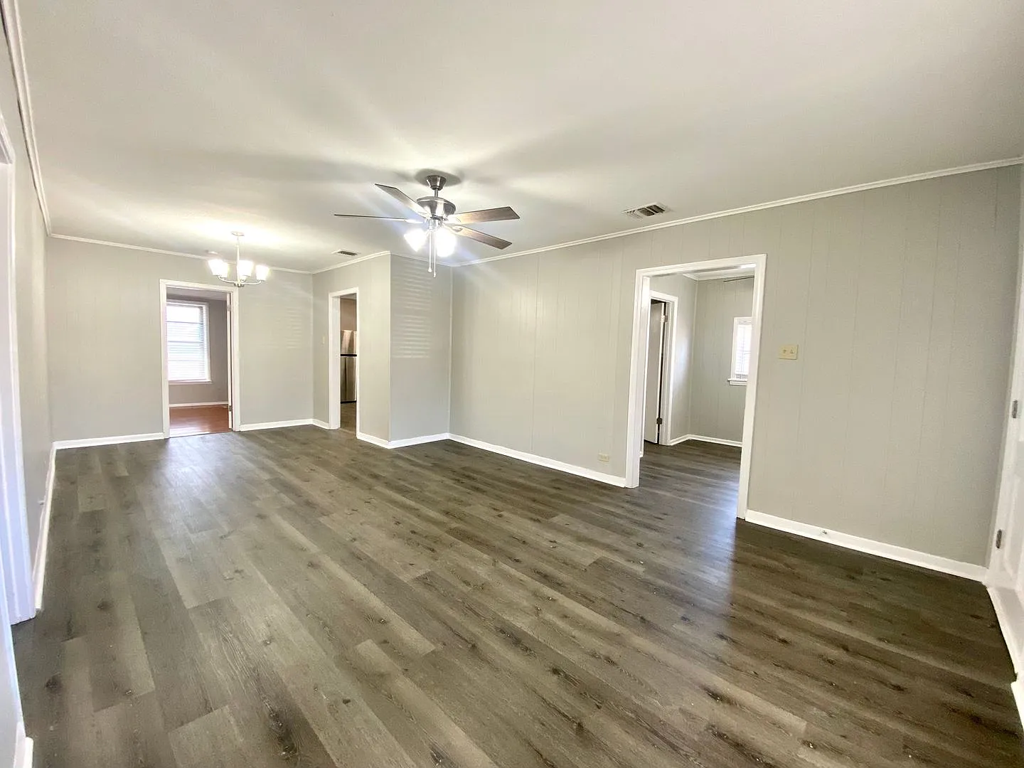 3 Bedroom 3 bathroom Remodeled home ready to be loved — Photo 3